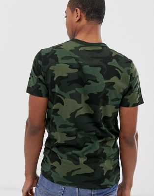 T-shirt à imprimé camouflage avec 