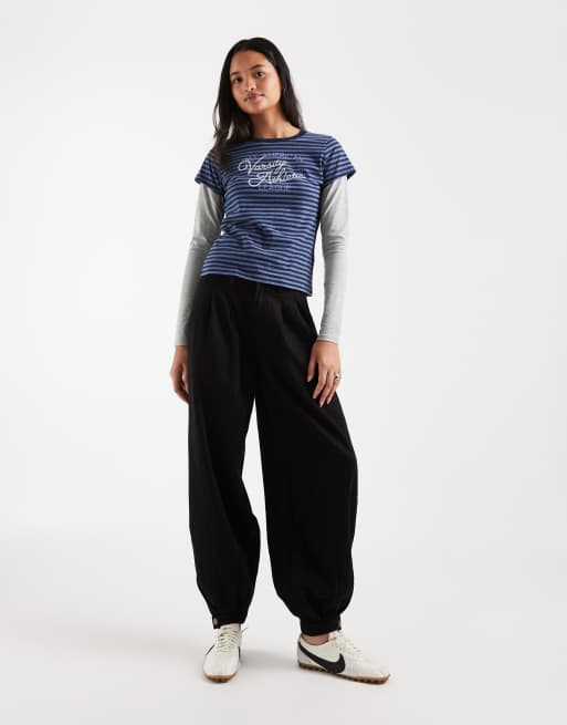 Hollister T-shirt a maniche lunghe a doppio strato a righe bianche e navy, 3 di 4