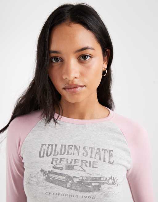 Hollister T-shirt aderente a maniche lunghe raglan grafica bianca e rosa, 2 di 4