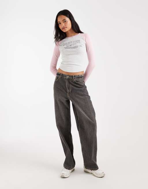 Hollister T-shirt aderente a maniche lunghe raglan grafica bianca e rosa, 3 di 4