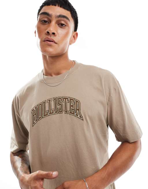 Hollister - T-shirt épais coupe carrée à logo technique style universitaire - Fauve