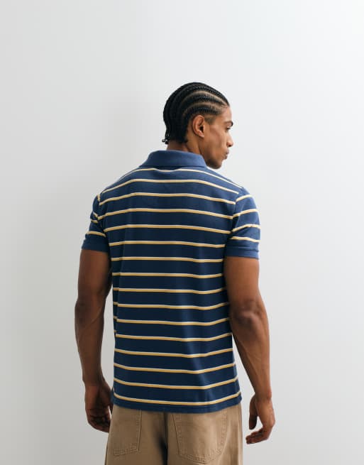 Hollister - T-shirt girocollo slim con logo a righe blu navy e gialle, 3 di 5