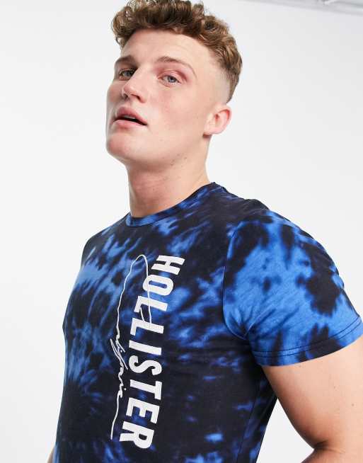 Hollister - T-shirt i blå batik med stort vertikalt logo foran