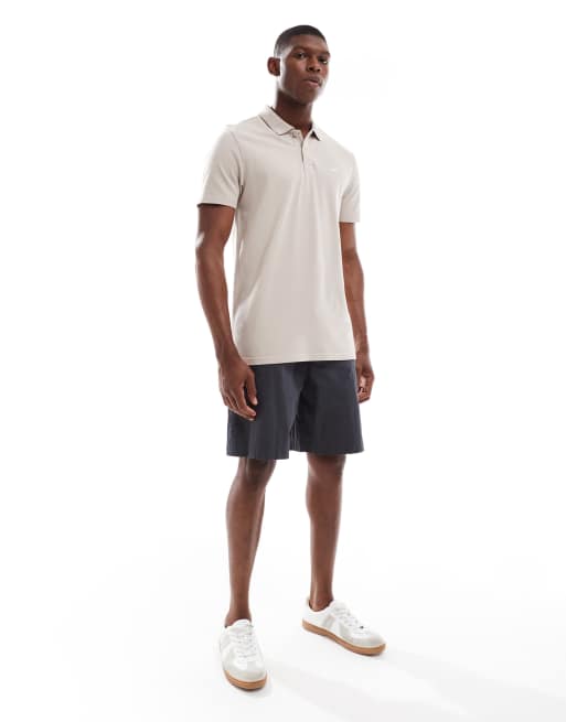 Hollister – T-Shirt in Cremeweiß mit Brust-Logo und Polo-Ausschnitt, 4 von 4