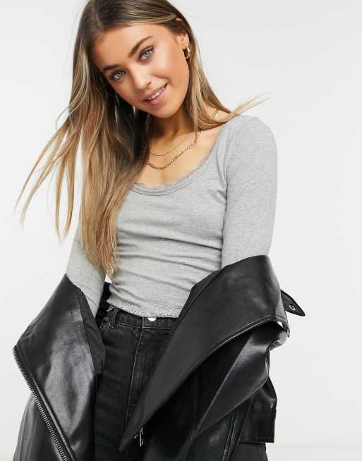 Hollister - T-shirt manches longues ?� col montant avec ourlet en dentelle - Gris | ASOS