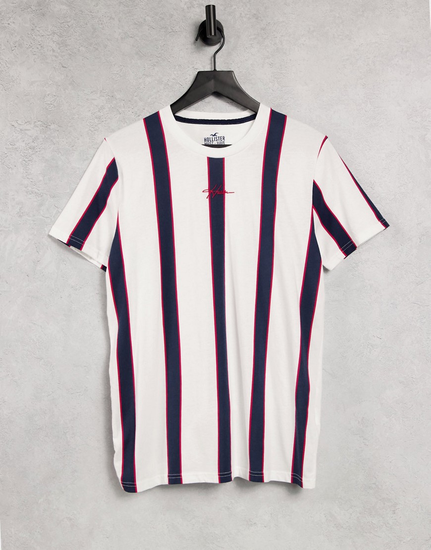 Hollister - T-shirt med centralt logo og horisontale striber i rød/hvid/blå