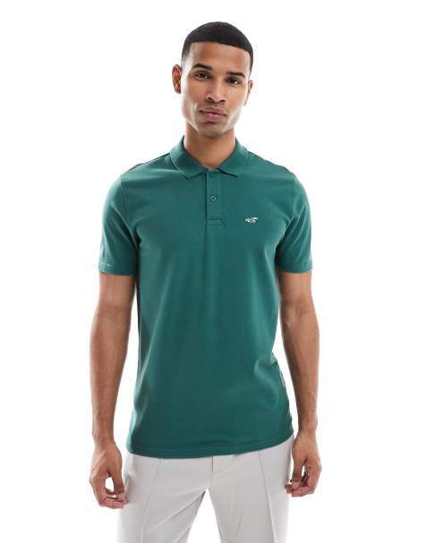 Hollister - T-shirt met korte mouwen, polohals en logo op de borst in groen - view 1