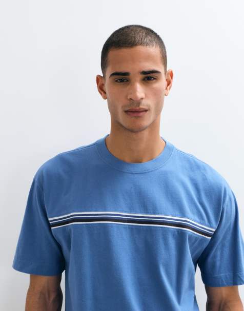 Hollister T-Shirt mit kurzen Ärmeln, schwerem Material und Streifendetail in Blau - view 1
