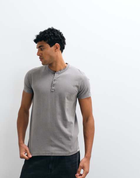 Hollister – T-shirt z dekoltem henley i krótkimi rękawami, w spranym kolorze szarym - view 1