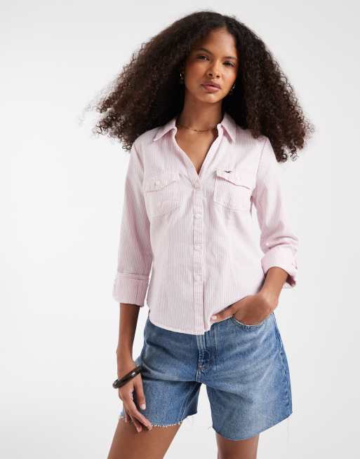 Hollister – Taillierte Hemdbluse in gestreiftem Rosa mit Dreiviertelärmeln
