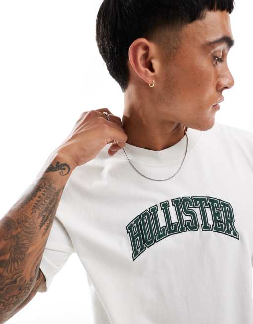 Hollister - Tech - Recht T-shirt met varsity logo van zwaargewicht stof in crème