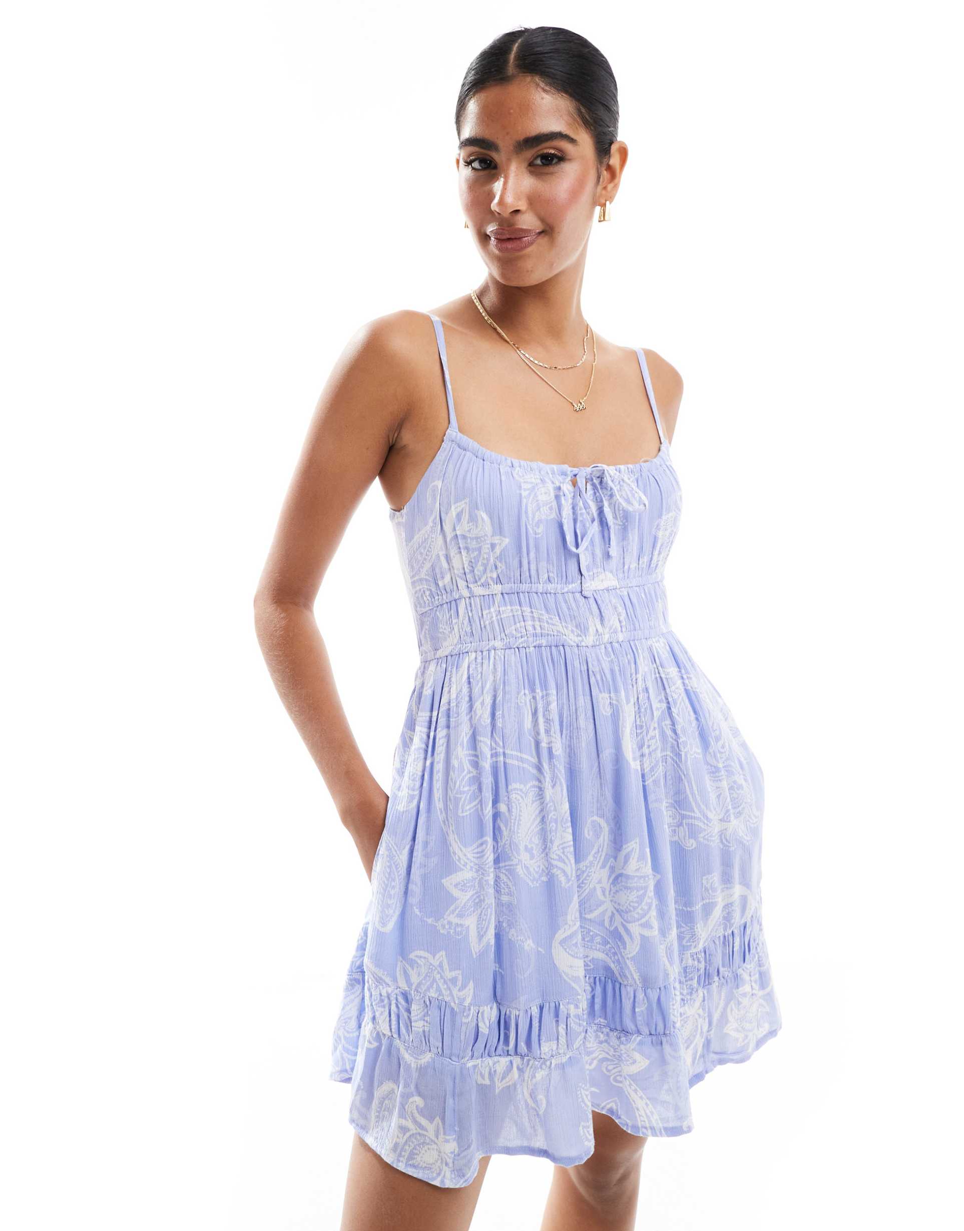 hollister tie back short dress with shirred bust detail in blue paisley print