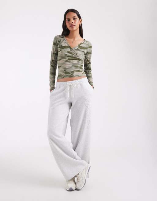 Hollister top à manches longues col V imprimé camouflage vert, 2 de 4