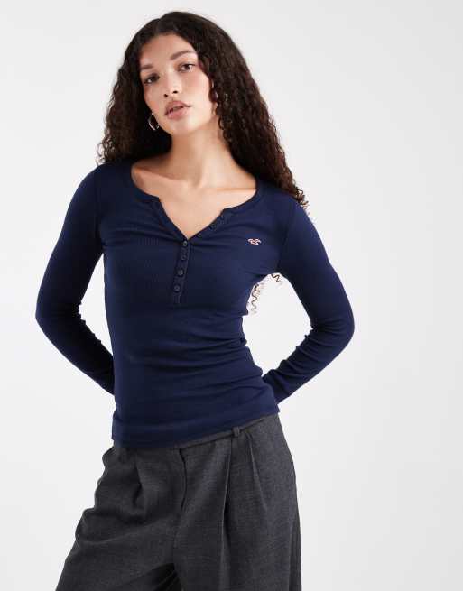 Hollister - Top a maniche lunghe blu navy con scollo serafino