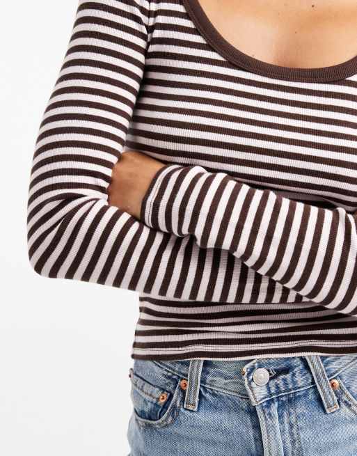 Hollister - Top a maniche lunghe marrone a righe con scollo squadrato, 3 di 4