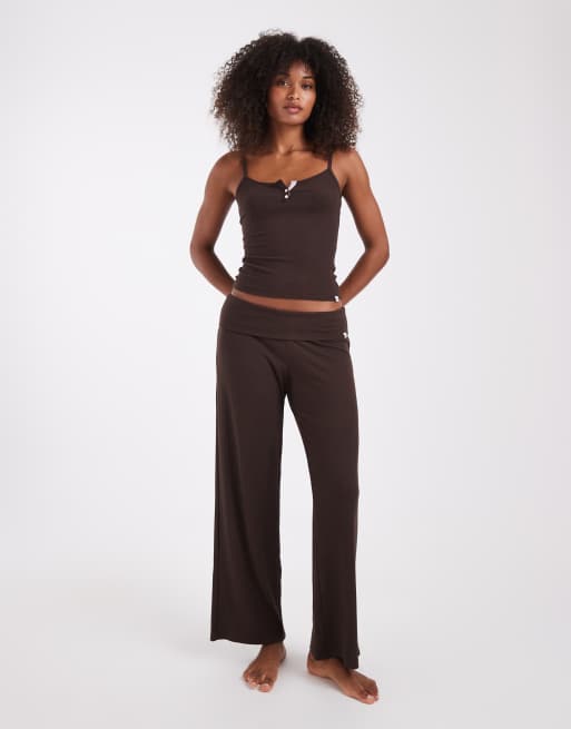Hollister top de pijama abotonado, parte de un conjunto, marrón, 2 de 4