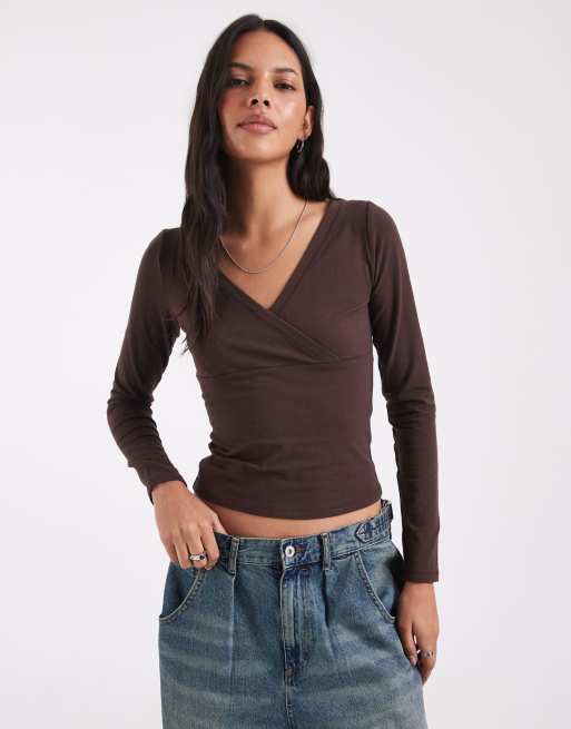 Hollister - top marrón de manga larga con cuello de pico, 1 de 4
