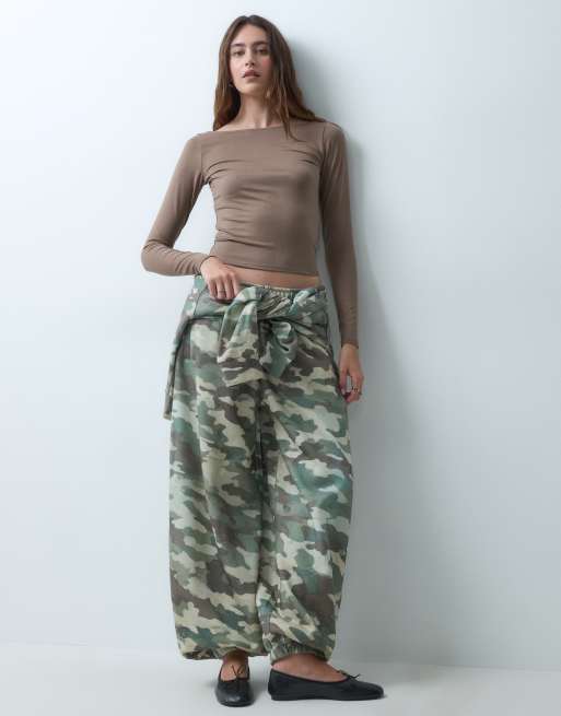 Hollister top sans coutures à col rond échancré et manches longues, marron clair, 2 de 4