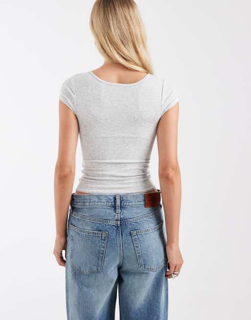 Hollister topp med djup halsringning i beige, 3 av 4
