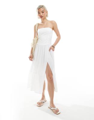 Hollister - Trägerloses, strukturiertes Midikleid in Weiß mit tiefer Taille und Schlitz