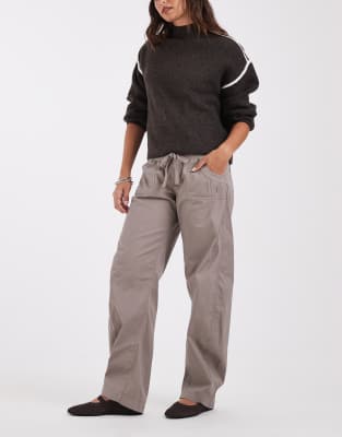 Hollister Uy2k Low Rise Flared Utility Pants In Neutral