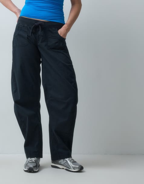 Hollister uy2k low rise flared utility trousers in black - view 1