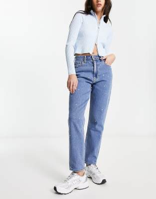 Hollister - Verzierte Mom-Jeans in mittlerer Waschung mit hohem Bund und Knieriss-Blau