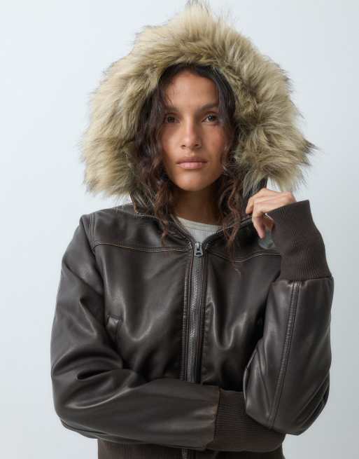 Hollister veste courte matelassée à capuche en faux-fur marron, 4 de 5