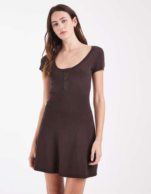 Hollister vestido mini de punto con cuello ancho en marrón, 3 de 4