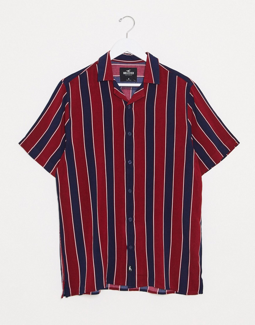 Hollister – Vinröd kortärmad skjorta i rayon med randigt mönster-Marinblå