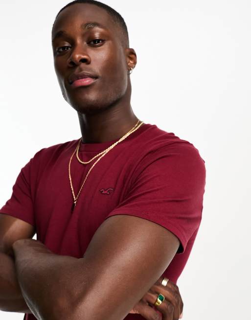 Hollister – Vinröd t-shirt med fiskmåslogga och rund halsringning