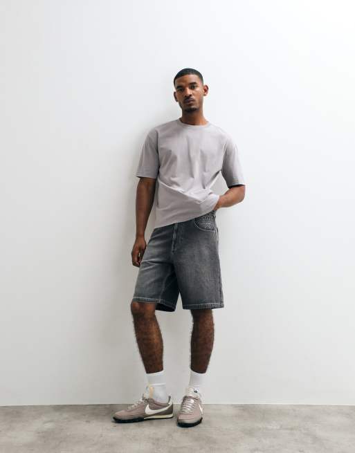Hollister – Weite Jeansshorts in Schwarz mit Stern-Print