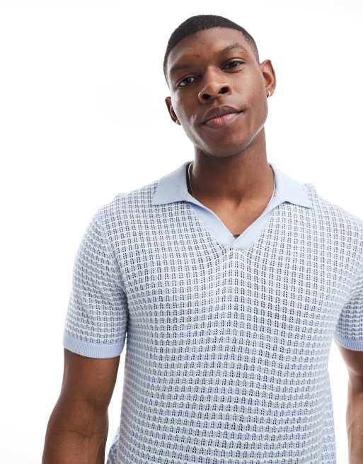 Hollister – Weitmaschiges Strick-Polohemd in Hellblau mit farblich abgestimmtem Muster
