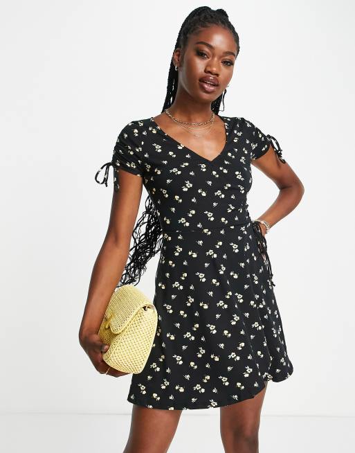 Hollister – Wickelkleid in Schwarz geblümt