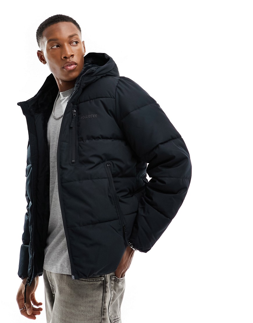 Hollister wide channel cozy hooded puffer jacket in black