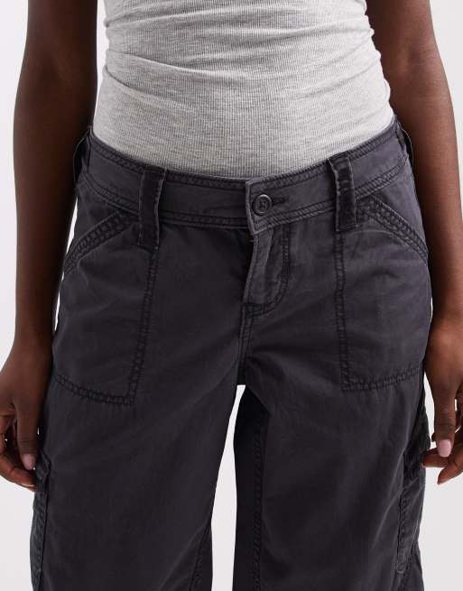 Hollister y2k low rise wide leg cargo pants in charcoal, 4 of 5