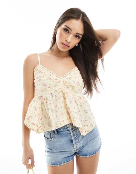 Hollister – Żółty top na ramiączkach z dołem o fasonie chusty i kwiatowym wzorem - view 1