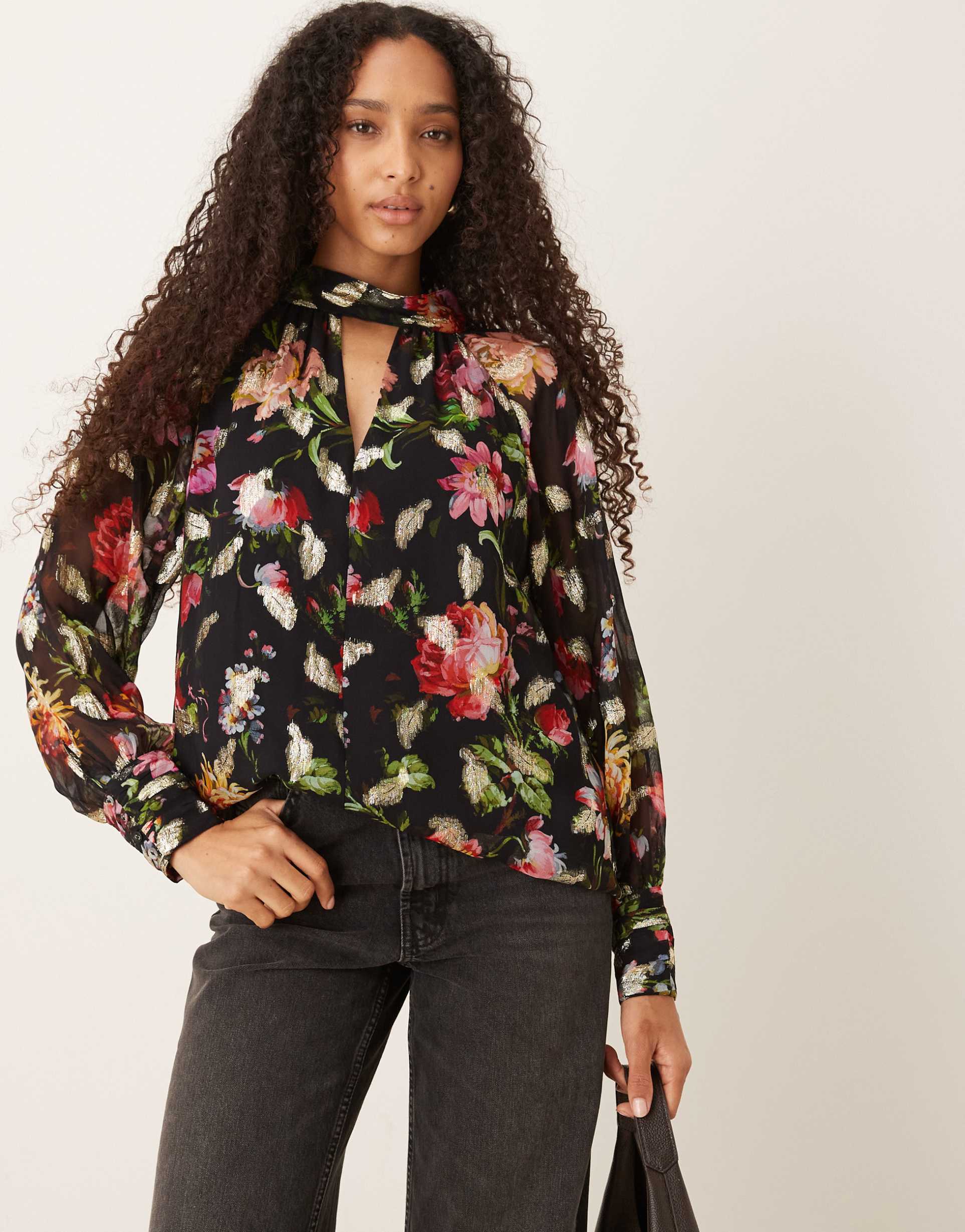 hope & ivy balloon sleeve blouse with v cut out in black floral