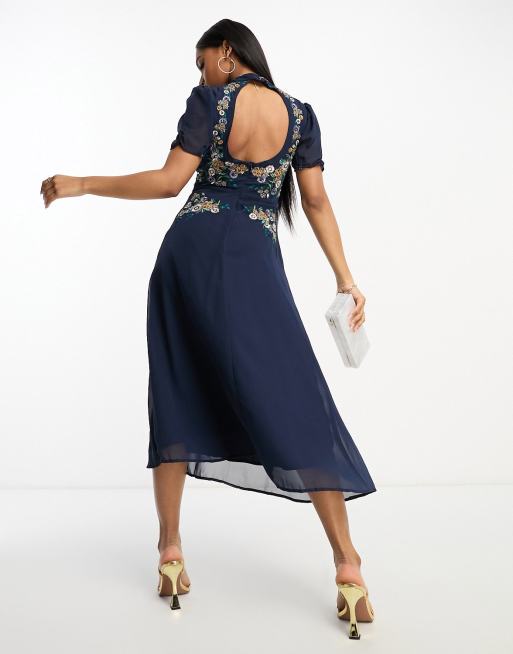 Hope & Ivy – Besticktes Midikleid in Marineblau mit Rückenausschnitt, 3 von 4