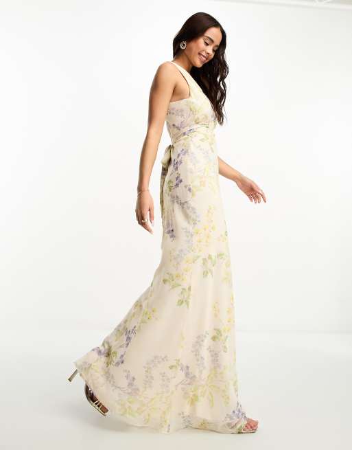 Hope & Ivy Bridesmaid – Wiązana na plecach sukienka maxi w kolorze kości słoniowej w kwiatowy wzór