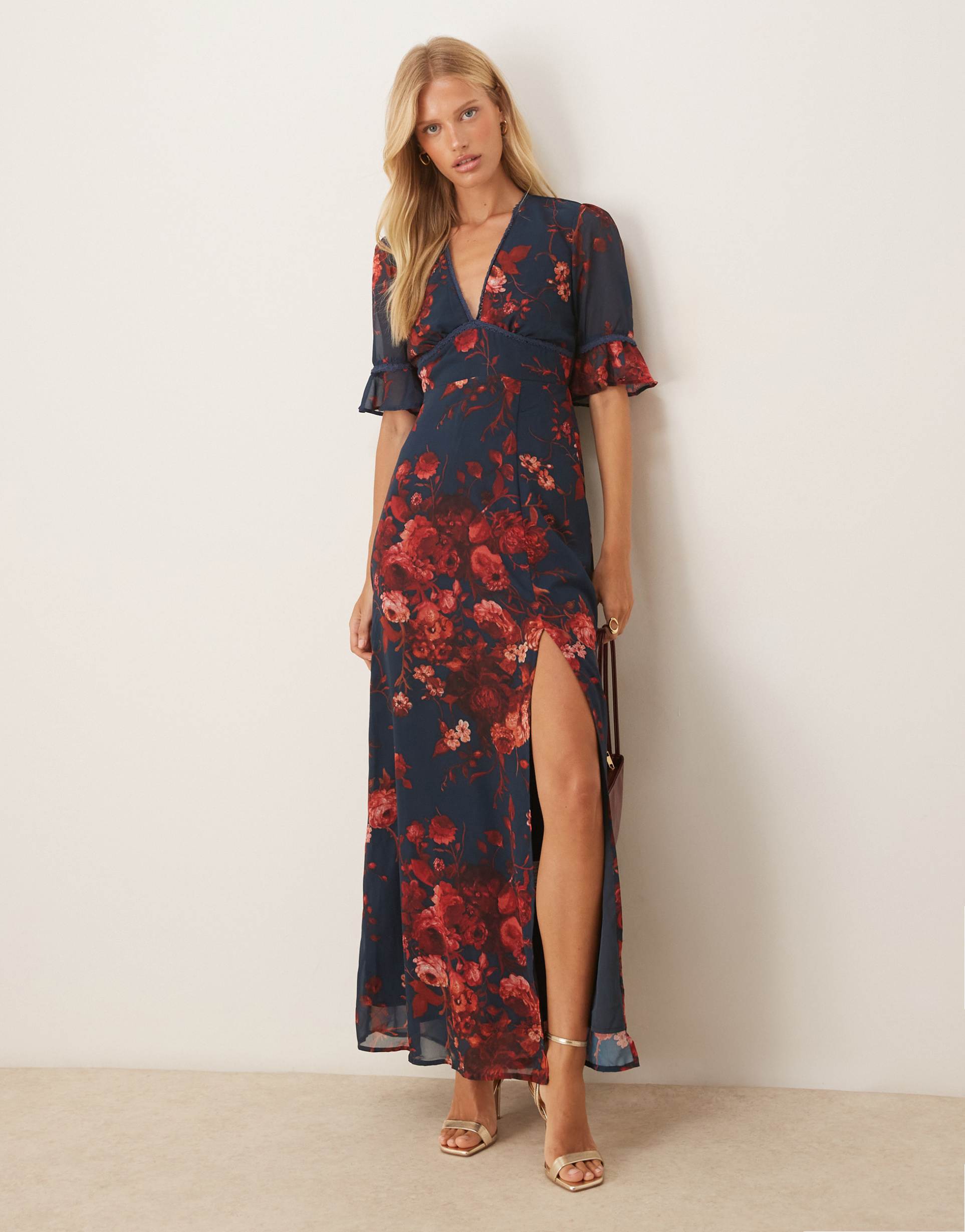 hope & ivy chiffon v-neck button detail open back maxi dress with front slit in navy and red floral