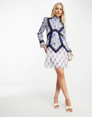 Hope & Ivy contrast panel lace mini dress in ivory and blue floral