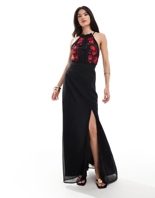Hope & Ivy – Czarna sukienka maxi z rozcięciem i zabudowanym dekoltem w haftowany wzór