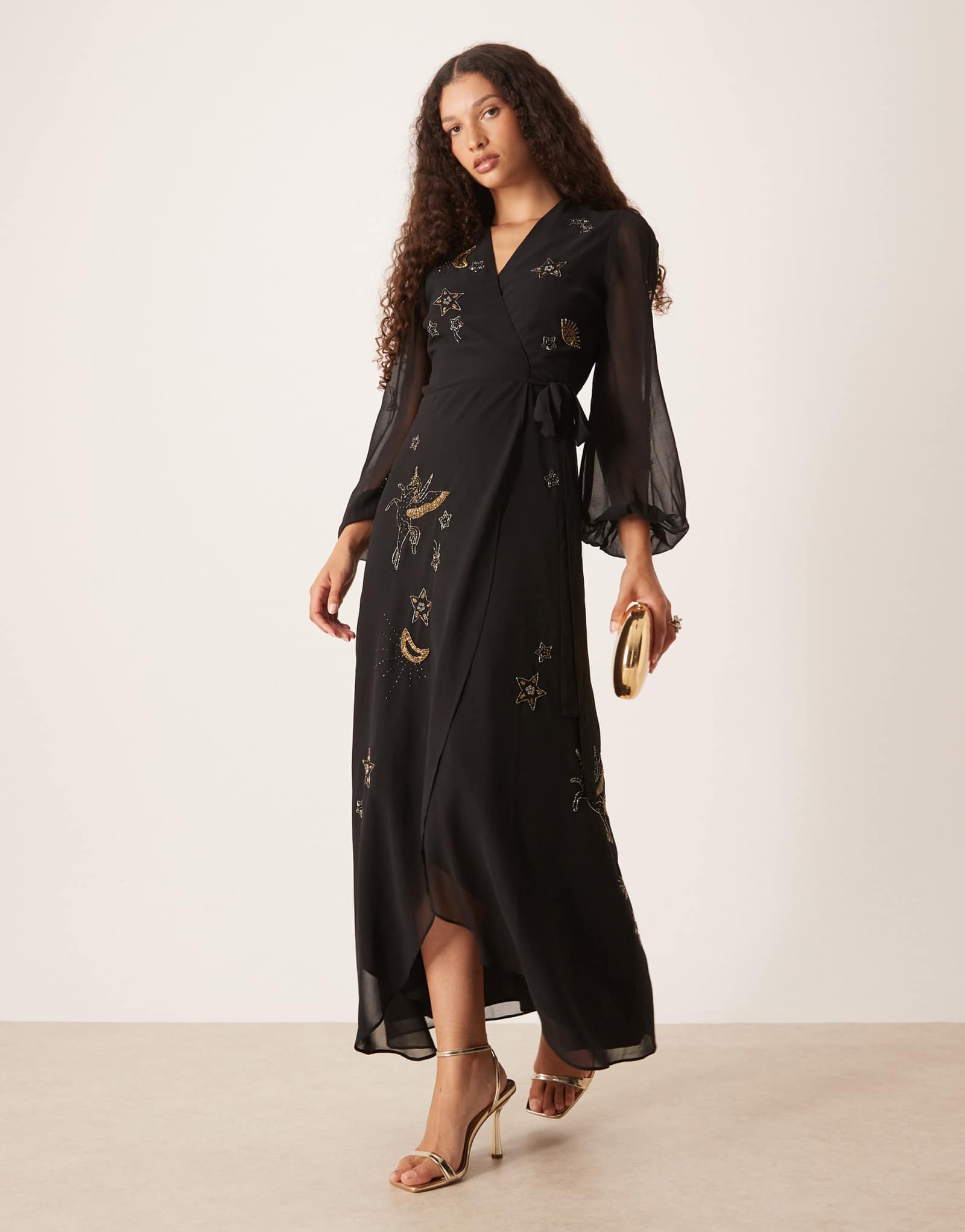 Макси-платье с запахом Hope & Ivy, украшенное черными и золотыми вставками