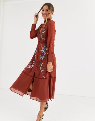 hope and ivy embroidered midi dress with ruched sleeves