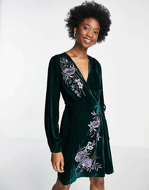 Hope & Ivy embroidered velvet wrap mini dress in forest green