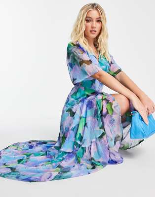 Hope & Ivy Everleigh floral print maxi dress in blue | ASOS