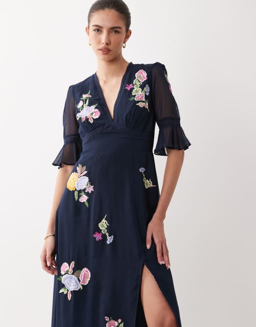 Hope & Ivy floral embroidered v neck maxi dress with thigh split in navy, 4 of 4