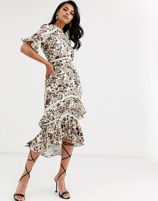 Hope & Ivy flutter sleeve midaxi dress with ruffle hem in cream tapestry print