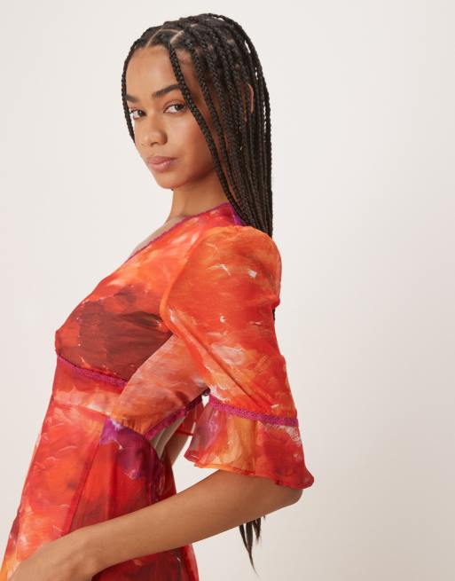 Hope & Ivy frill sleeve thigh slit maxi dress with keyhole back in orange print, 3 of 4